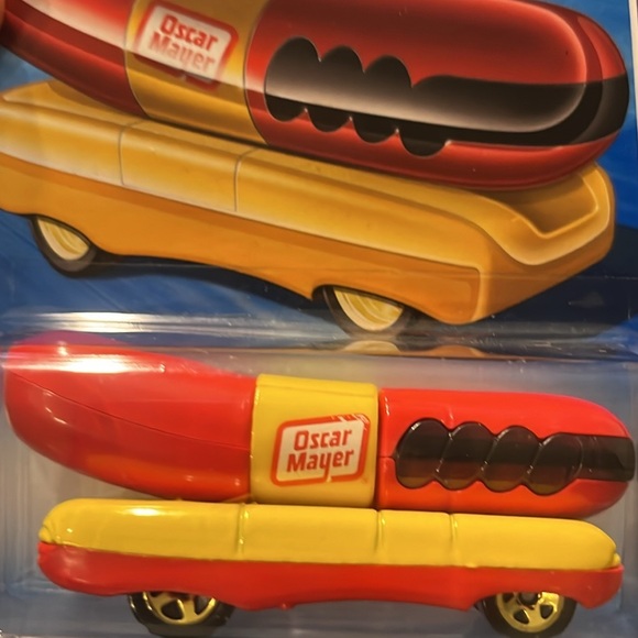 NEW in BOX Hot Wheels Oscar Mayer Wienermobile - Picture 6 of 7